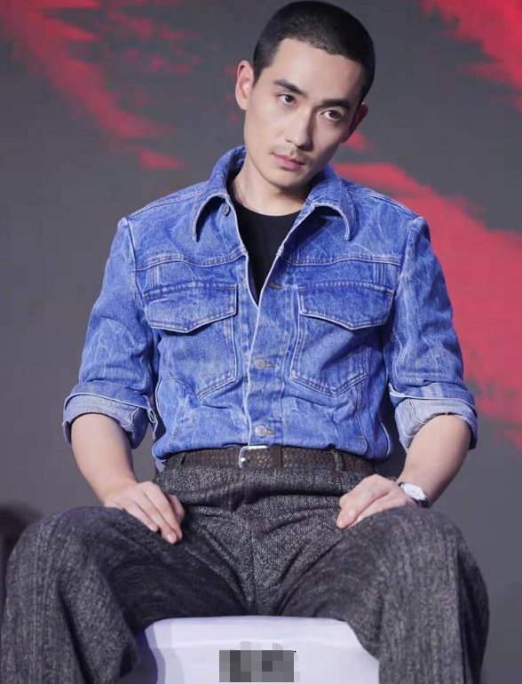 朱一龙现身发布会,含胸驼背一脸胡茬,大他十岁的王阳更抗老休闲区蓝鸢梦想 - Www.slyday.coM 朱一龙现身发布会,含胸驼背一脸胡茬,大他十岁的王阳更抗老休闲区蓝鸢梦想 - Www.slyday.coM