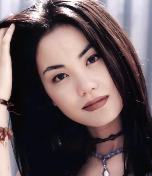 51岁王菲终究还是老了魅力何在还能被谢霆锋宠爱多久