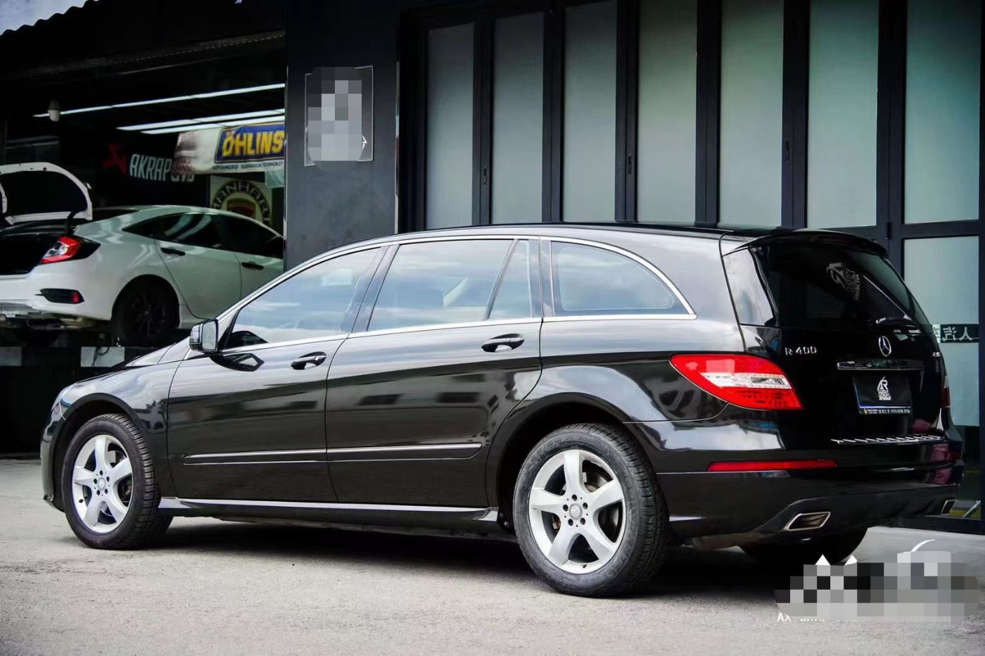 膜呗改色案例:奔驰r400全车换色金属黑 低调的奢华