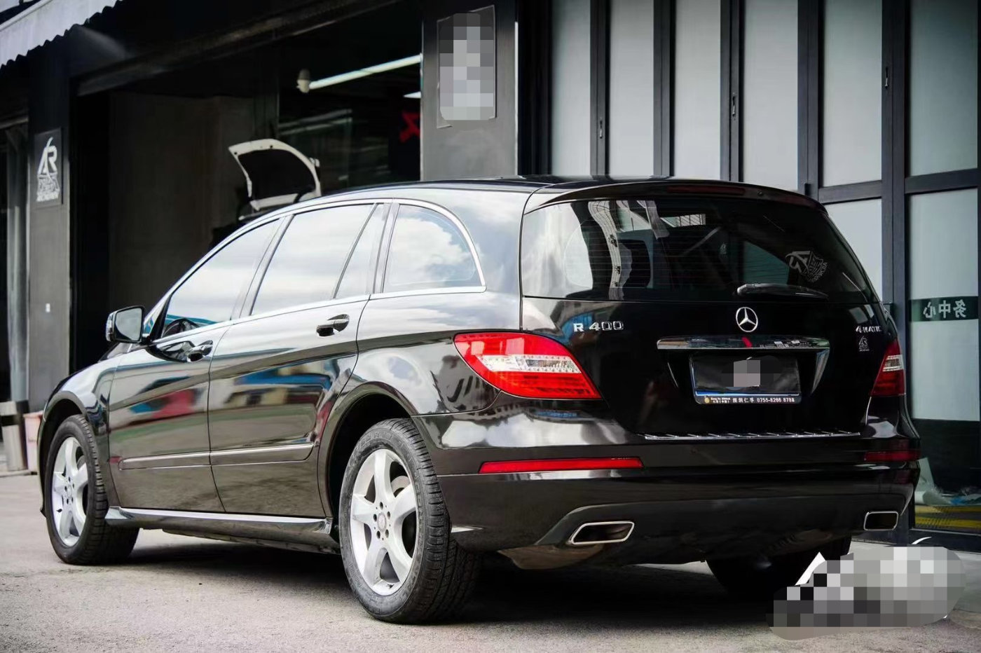 膜呗改色案例:奔驰r400全车换色金属黑 低调的奢华