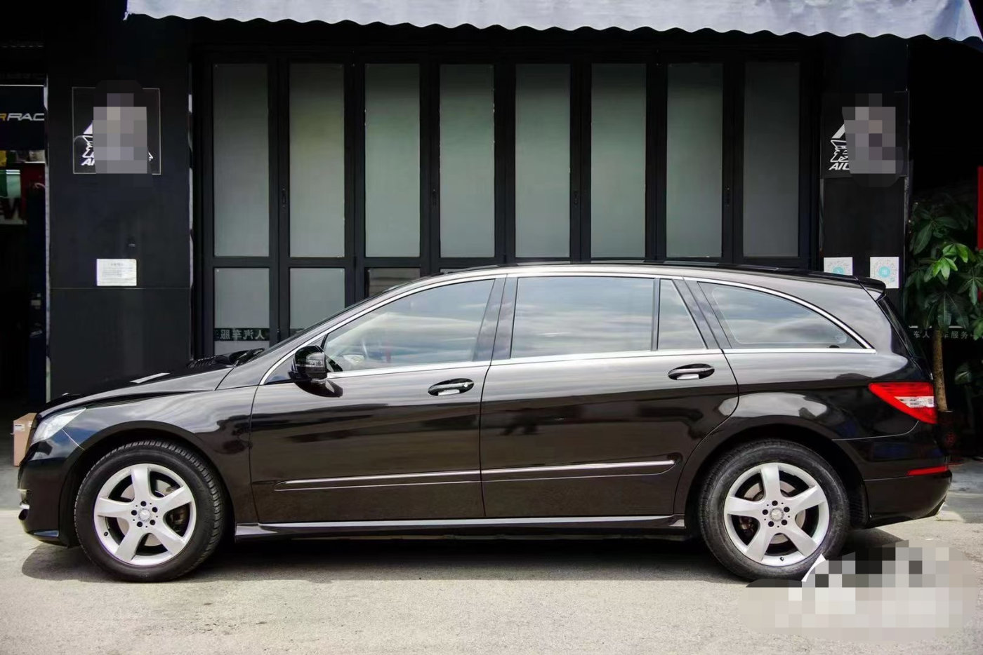 膜呗改色案例:奔驰r400全车换色金属黑 低调的奢华