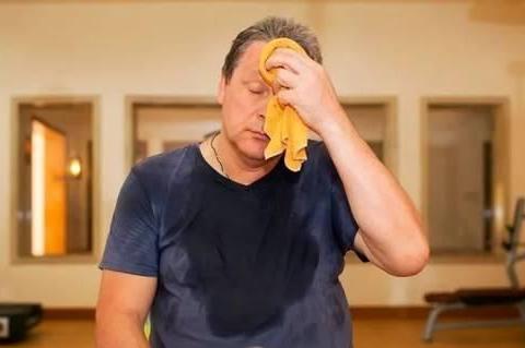 “吃饭大汗,一生白干”是什么意思?经常出汗的朋友别大意|排毒|鼻子|老祖宗|汗液|下排_新浪新闻