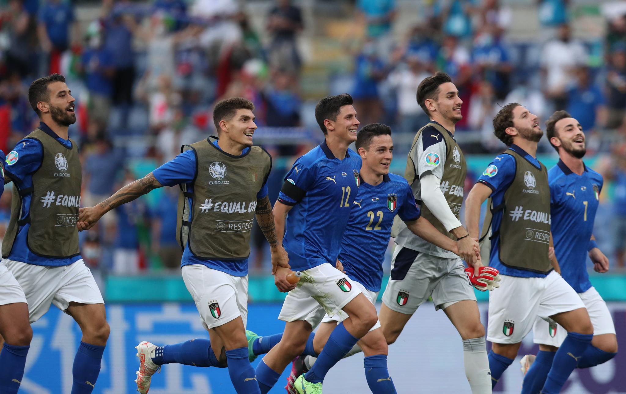 足球——欧锦赛:意大利战胜威尔士