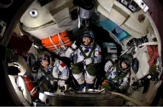 很多人好奇：航天员在空间站如何洗澡？到处有监控不怕隐私泄露吗休闲区蓝鸢梦想 - Www.slyday.coM