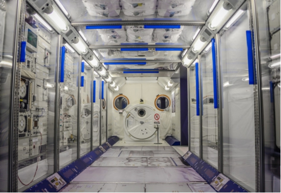 很多人好奇：航天员在空间站如何洗澡？到处有监控不怕隐私泄露吗休闲区蓝鸢梦想 - Www.slyday.coM