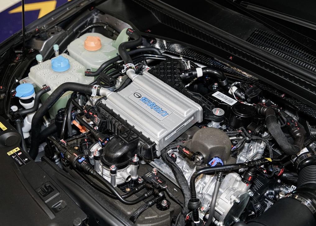 5t发动机,最大功率130kw,峰值扭矩270n·m,传动匹配7速湿式双离合