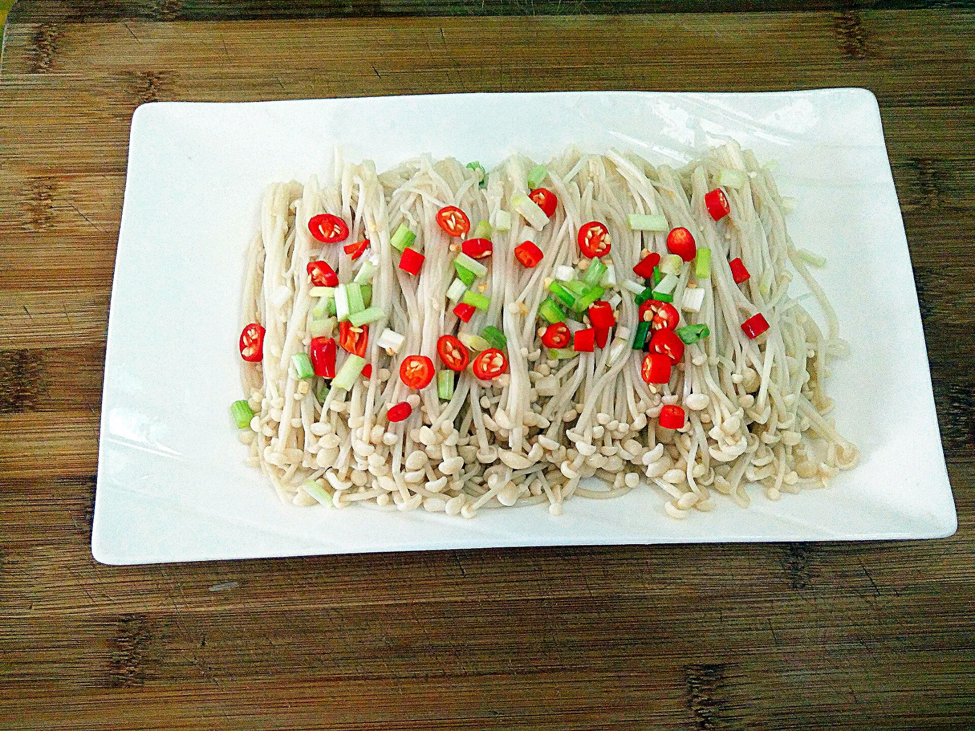 白灼金针菇,口感独特鲜香味美,香味十足味道好,做法简单又快手