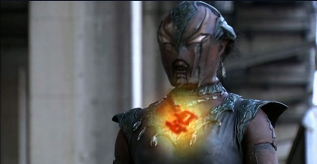 当然在剧情中,也有葛集团的古朗基对玫瑰姐表示不满.