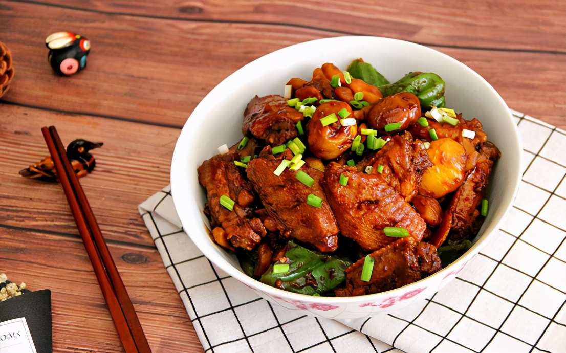 板栗烧鸡翅|板栗绵软香甜,鸡翅鲜嫩入味