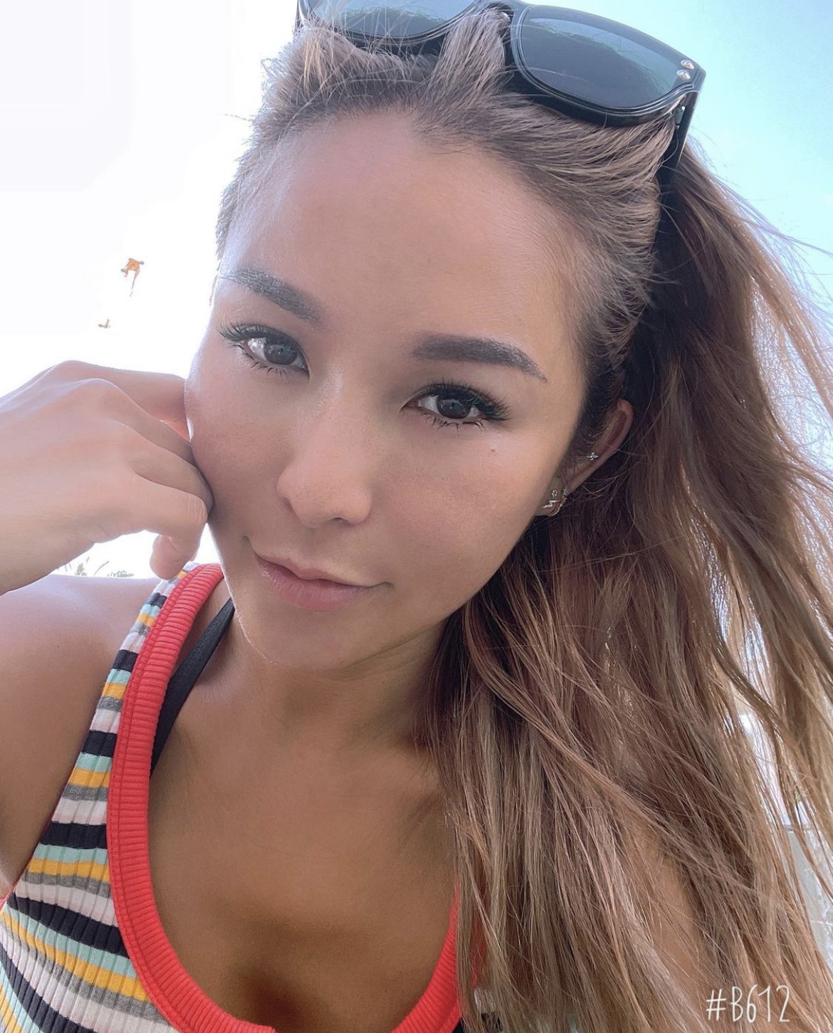 洗米华夫妇高调为干妈庆生,张耀扬现身抢风头,头发花白肌肉健硕