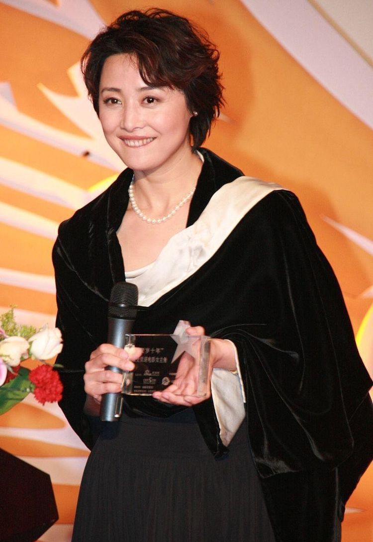 50出头的刘蓓仍然不显老,与小14岁的女演员并肩,仍然有优势