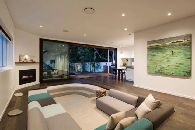 下沉式客厅并不是挖个"坑",硬"凹"的造型很可能会"坑"了你