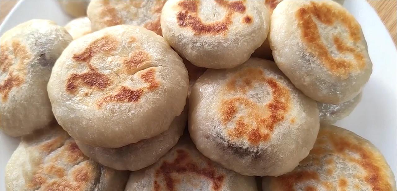 分享家常红糖饼做法不用发面咬一口满嘴香柔韧又香甜解馋