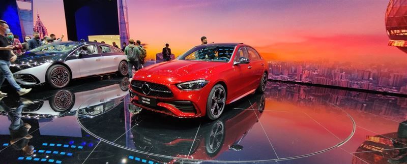 与此同时,全新国产版奔驰c级(v206)在同年4月上的上海车展发布,并于