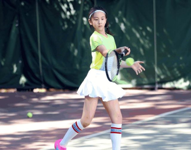 13岁森碟近照曝光!玩下衣失踪少女感爆棚,田亮背后拥抱不避嫌