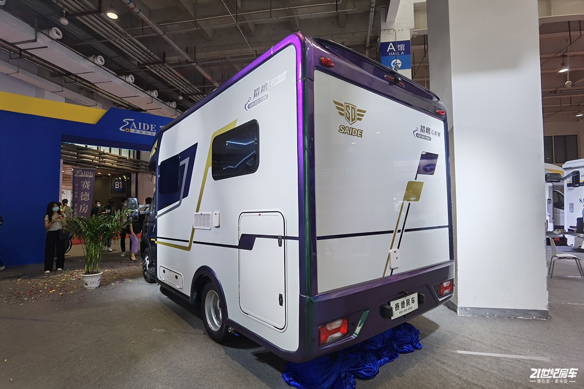 这色儿!拉花抢眼内饰高级,一眼就爱上的赛德猎鹰2号小额头房车