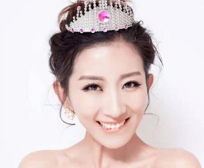张杰女主持人多大 时常更新动态的她受到网友追捧