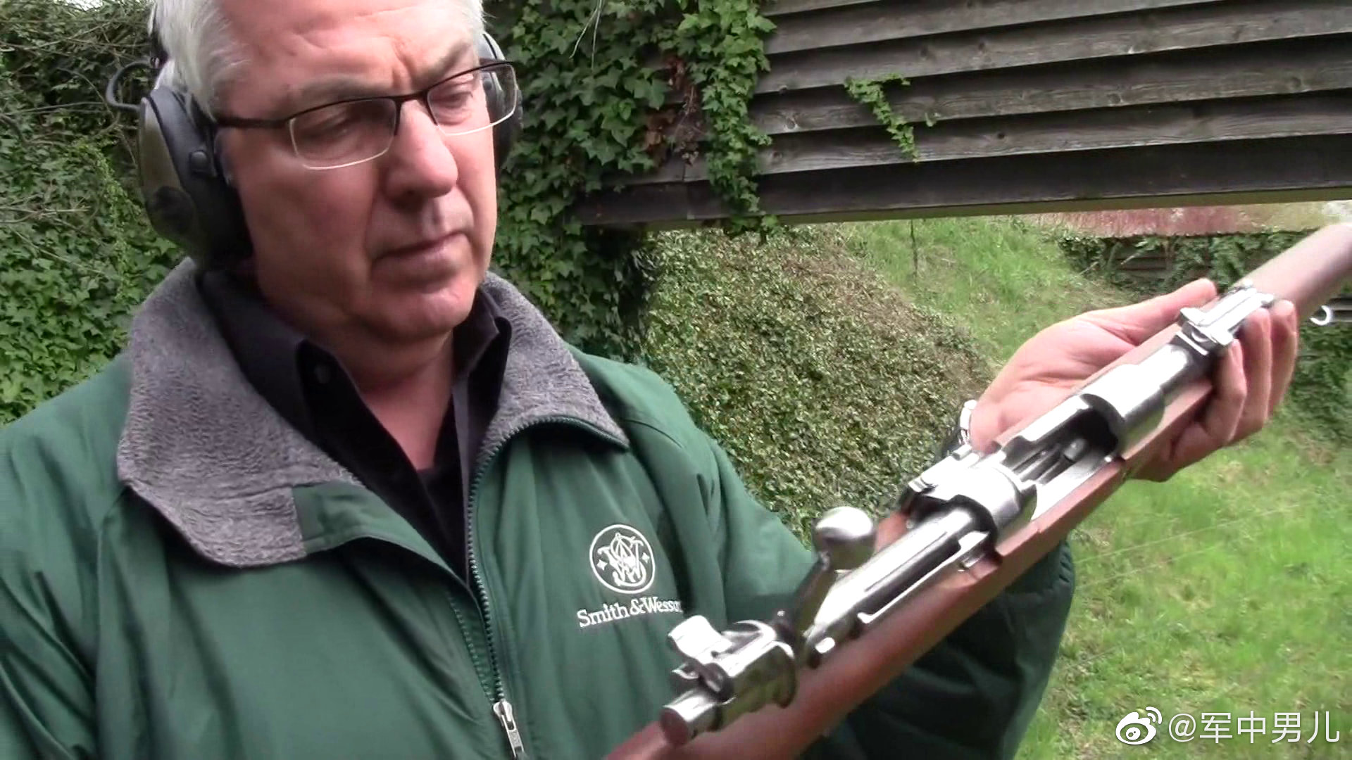 现实中的毛瑟98k栓动步枪,清脆的拉栓声音听醉了!