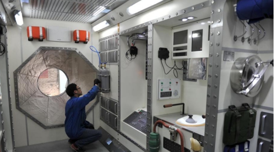 很多人好奇：航天员在空间站如何洗澡？到处有监控不怕隐私泄露吗休闲区蓝鸢梦想 - Www.slyday.coM