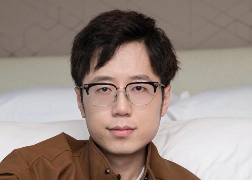 说实话也被围攻,解说米勒称jkl训练太少,被骂到老婆都出来解围