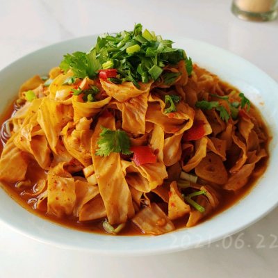 红油辣酱焖豆皮不入味?学我这样做,鲜香可口