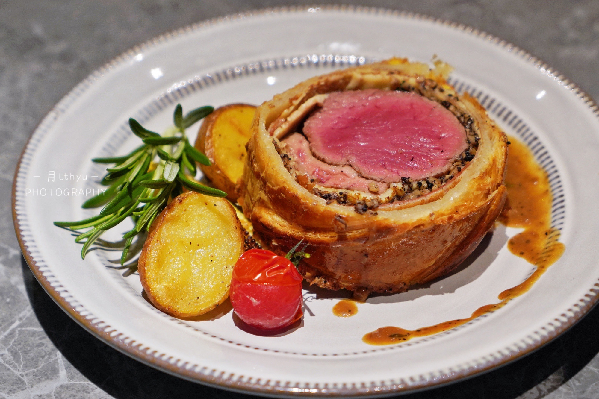 暴雨的夜有静香的私房好料酱烧鲍鱼惠灵顿牛排