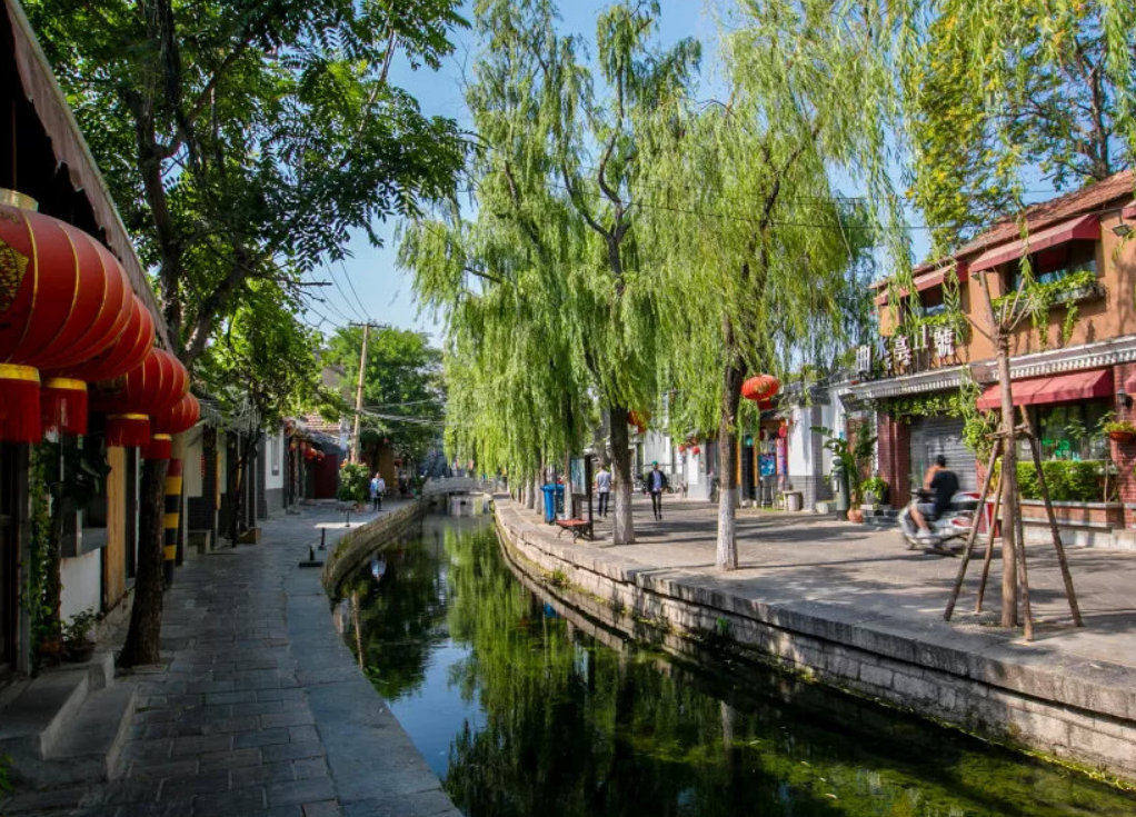 济南这条文化老街,周边风景值得一看,游客纷至沓来