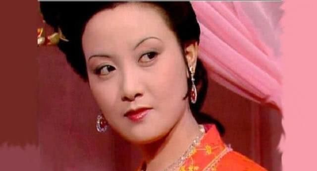 那是风情万种的了,但与前面眉眼相应,却又似乎热里透着冷;吊梢眉,给人