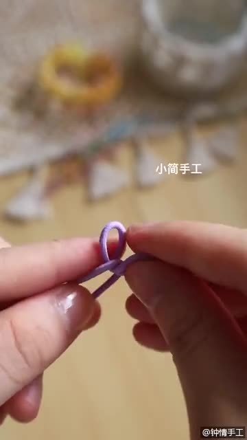 用皮筋编像花一样的闺蜜手环,毕业季还不赶快喊上好姐妹给你做