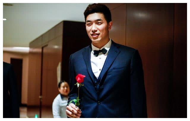 身家上亿却打替补,开豪车交往中国女排队员|富二代|cba|吴冠希_新浪