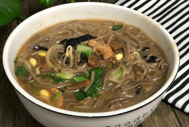 夏天遇到这菜别手软多买一些晒成干菜炖肉做杂面条都特别香