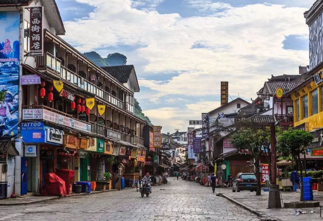 桂林一条中西合璧老街,至今已有1400年历史,文化深厚游客众多