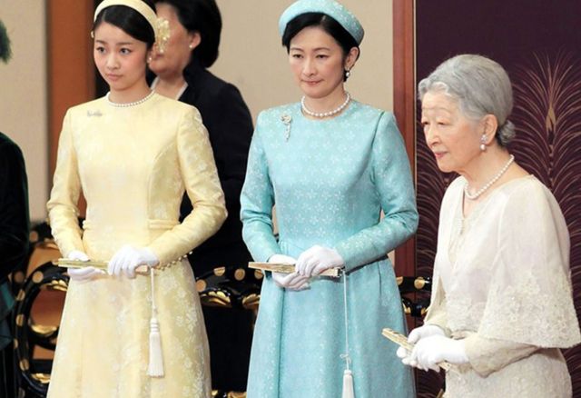 良子皇后:折磨儿媳至死方休,小眼睛遗传给重孙女,浪费雅子基因