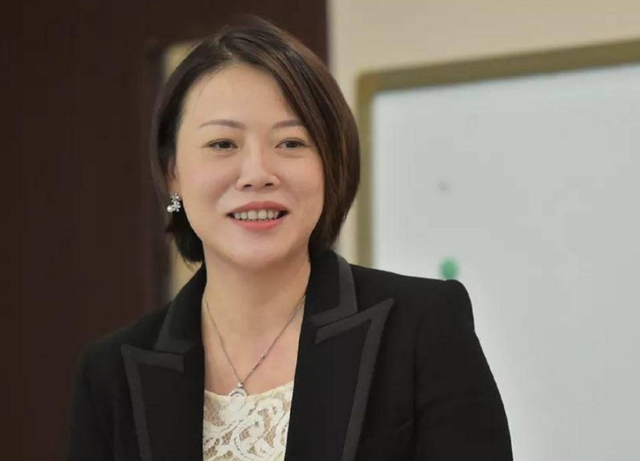 让须眉比方在2020女企业家上榜的有碧桂园的杨惠妍,翰森制药的钟慧娟