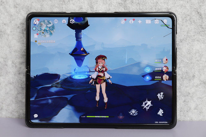 现在被公认为性能顶峰的手游《原神》就是一个很好的例子,在主机,pc和