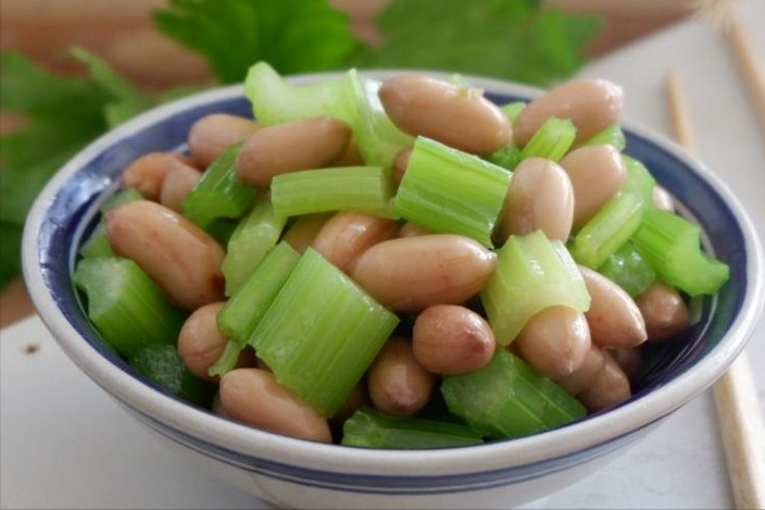 【菜名】凉拌芹菜花生仁