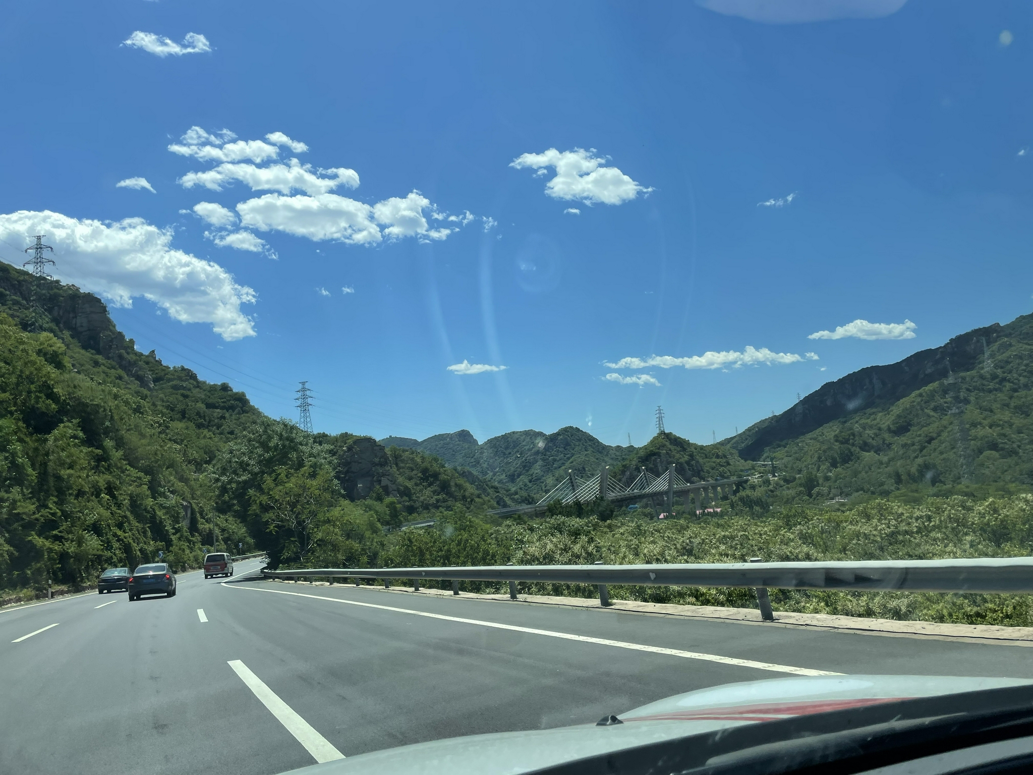 北京城区先走京承高速再上g111国道到丰宁县城,再转到s244省道直达