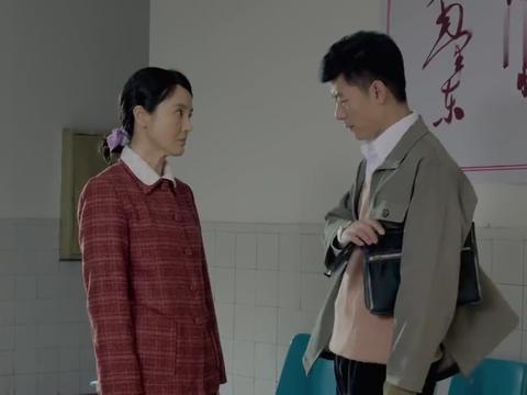 三妹-杨豆筋想念艾艾,大街上看谁都像艾艾,看来他疯了!