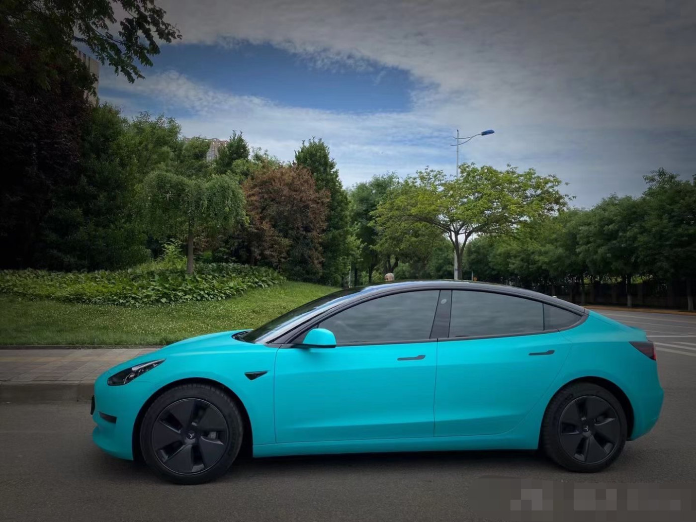 特斯拉model 3全车换色了蒂芙尼蓝 清晰质感冲上心头