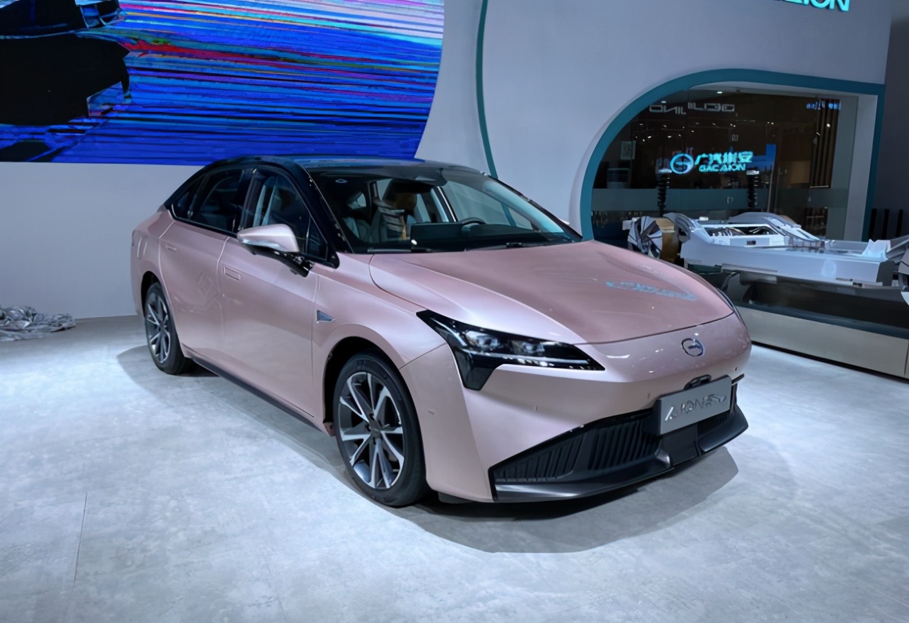 街头变色龙广汽aionsplus正式上市13961726万元