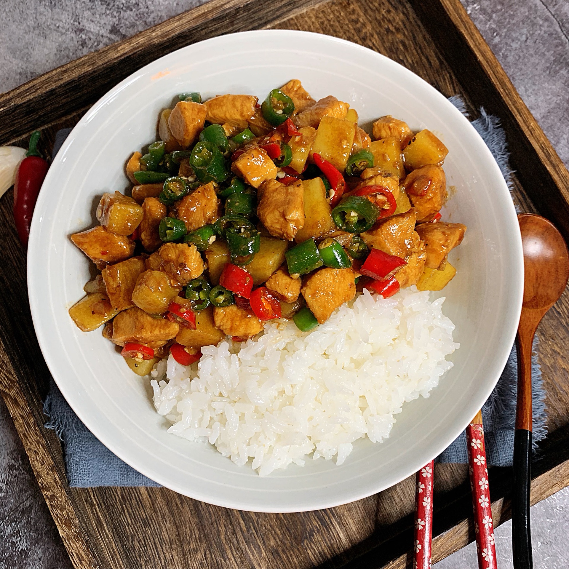 经典一人食,黑椒土豆鸡肉盖饭,有菜有饭,比外面买要实惠太多了