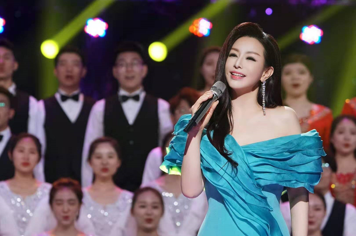 歌唱家谢名受邀参加上海国际电影节献唱歌曲《唱支山歌给党听》