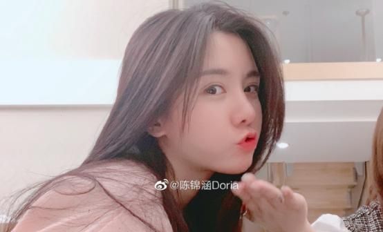 20年年底,在女方陈锦涵爆出她与武大靖的感情问题时,武大靖方面却从未