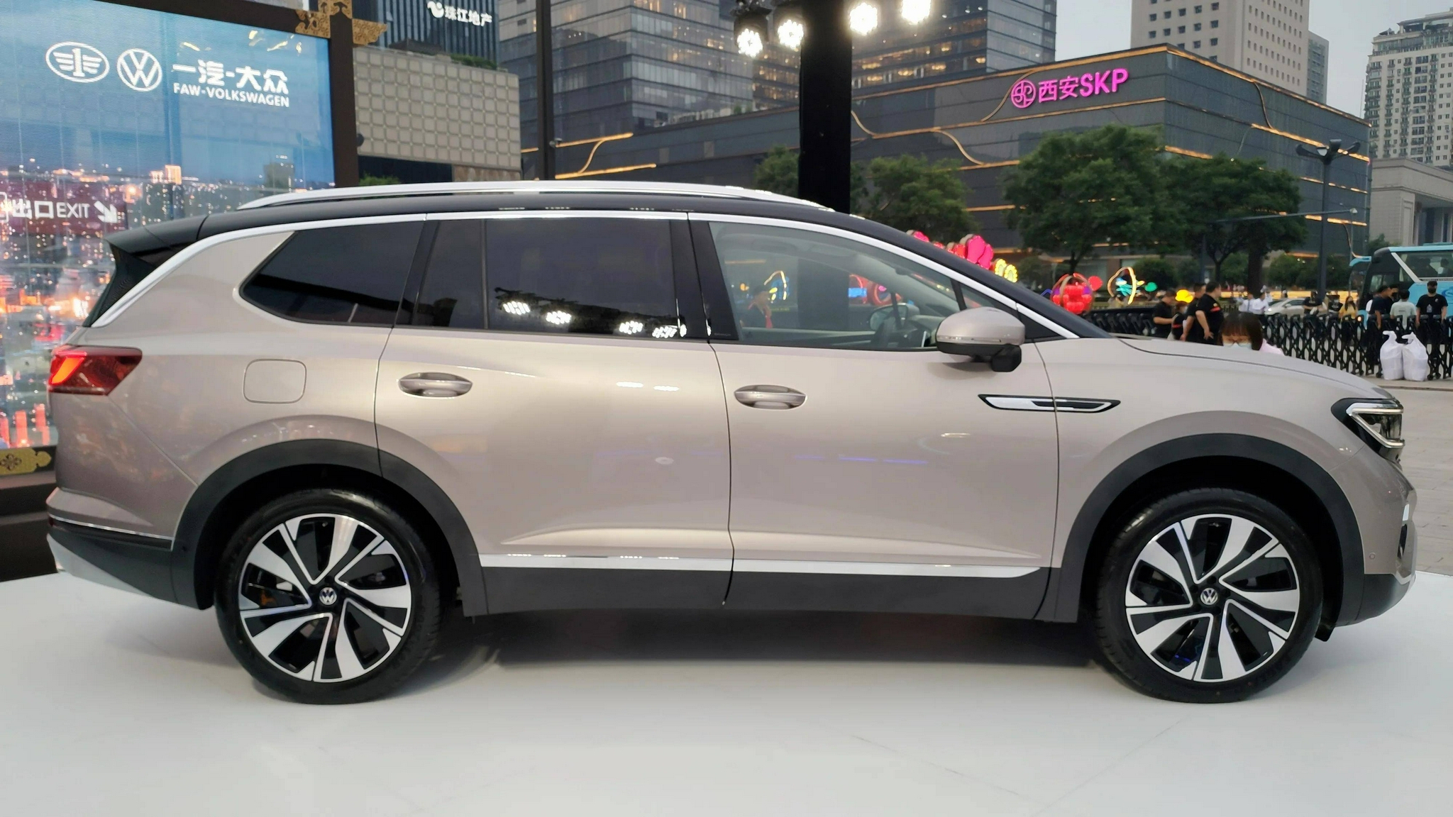 超越大众比肩豪华一汽大众揽境售2999万元起