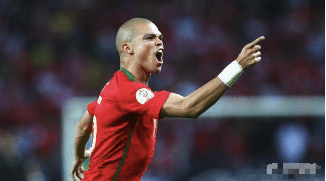 佩佩很生气,指挥门将扑点球被无视,赛后跟本泽马交换球衣休闲区蓝鸢梦想 - Www.slyday.coM 佩佩很生气,指挥门将扑点球被无视,赛后跟本泽马交换球衣休闲区蓝鸢梦想 - Www.slyday.coM