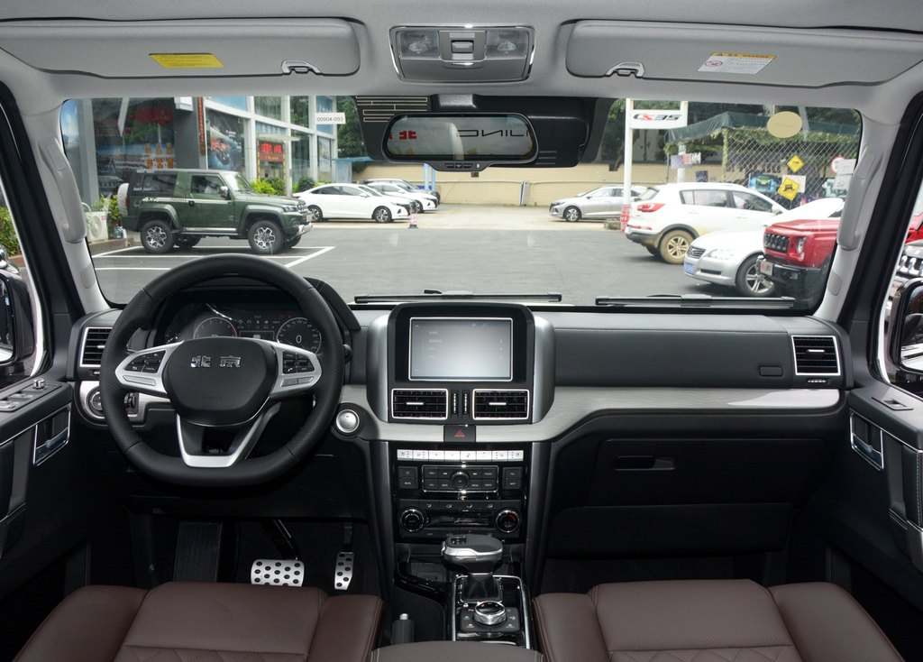 汽车看点 自媒体 正文北京越野的另外一高端产品,指导售价为29.80-39.