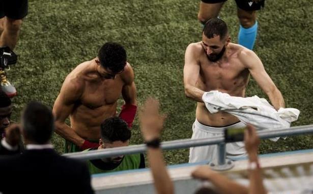 和本泽马交换球衣,C罗需要支付葡萄牙队费用吗?要付多少钱?休闲区蓝鸢梦想 - Www.slyday.coM 和本泽马交换球衣,C罗需要支付葡萄牙队费用吗?要付多少钱?休闲区蓝鸢梦想 - Www.slyday.coM