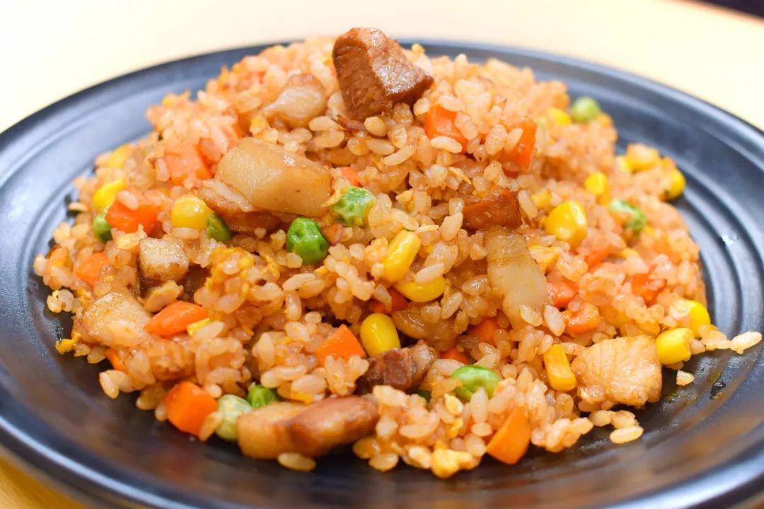 剩米饭的华丽变身做成夏威夷炒饭酸甜开胃还简单只要十分钟