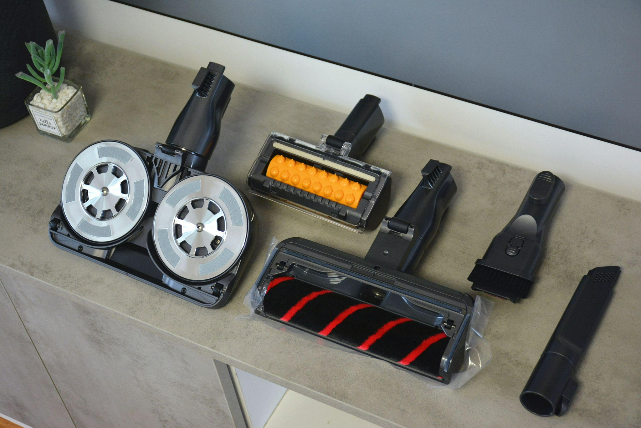 lg a9k max吸尘器开箱:搭配多款吸头,还支持湿拖功能