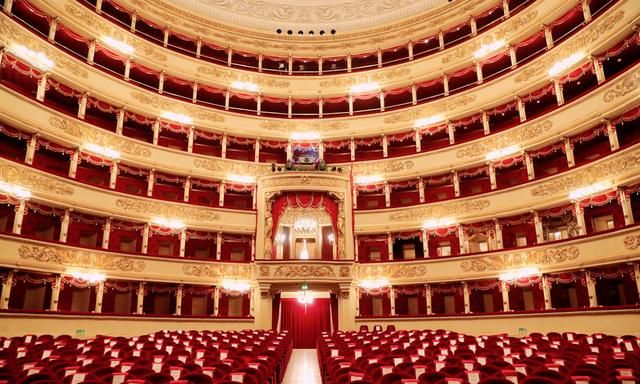 米兰的斯卡拉歌剧院意大利的经典之作成为众多观众青睐的场所